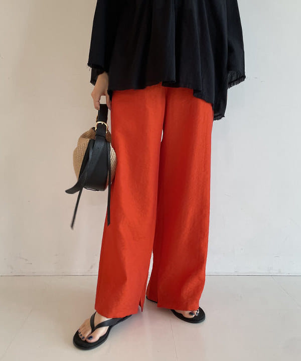 SAKAIさんの「BEAMS WOMEN｜Devotion TWINS / エンブロイダリートリム ブラウス」を使ったコーディネート