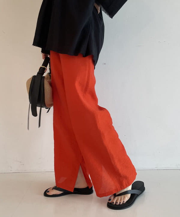 SAKAIさんの「BEAMS WOMEN｜Devotion TWINS / エンブロイダリートリム ブラウス」を使ったコーディネート