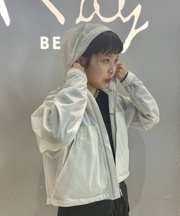 キホさんの「BEAMS WOMEN｜【別注】Marmot / パッカブル ジャケット」を使ったコーディネート