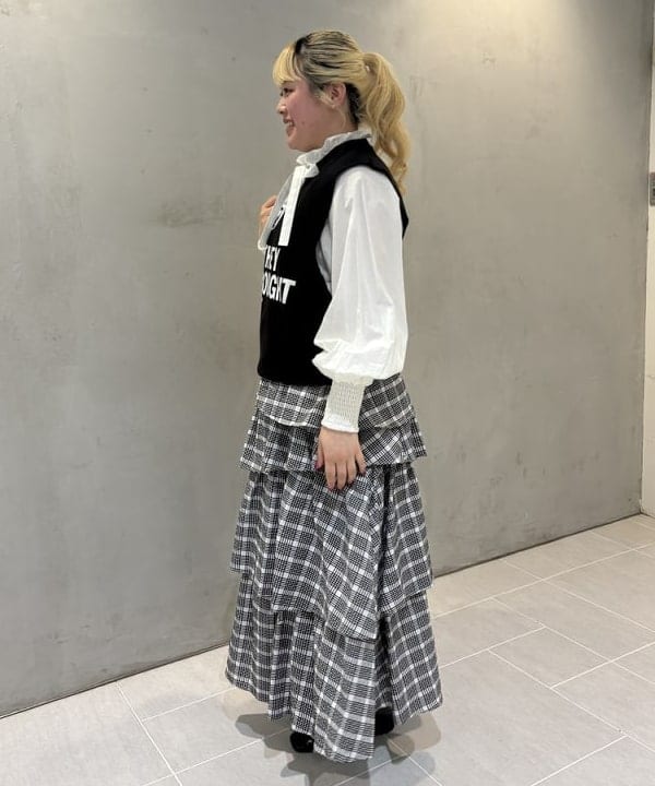 大石彩可さんの「BEAMS WOMEN｜【別注】NAPRON / エナメル ミニ ペイシェント バッグ」を使ったコーディネート