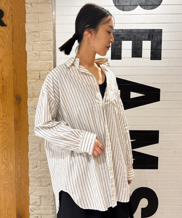 川口 恵さんの「BEAMS WOMEN｜ドビー ストライプ ビッグ ボタンダウン シャツ」を使ったコーディネート