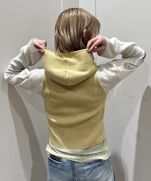 あすかさんの「BEAMS WOMEN｜フーディー ジップ ベスト」を使ったコーディネート