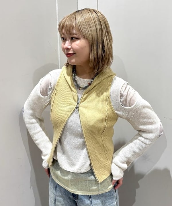 あすかさんの「BEAMS WOMEN｜フーディー ジップ ベスト」を使ったコーディネート