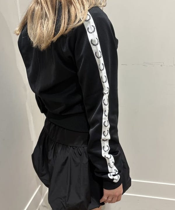 福田 まみさんの「BEAMS WOMEN｜タフタ バルーン ミニ ワンピース」を使ったコーディネート