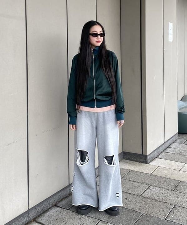 ayaさんの「BEAMS WOMEN｜【別注】LACOSTE / サテンジャケット」を使ったコーディネート