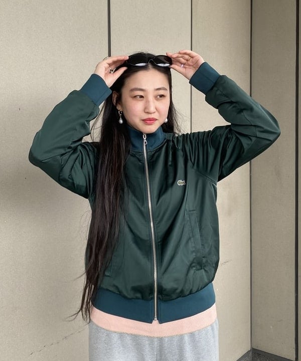 ayaさんの「BEAMS WOMEN｜【別注】LACOSTE / サテンジャケット」を使ったコーディネート