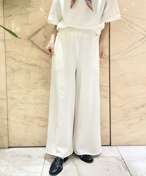 AONO SHIKAMAさんの「BEAMS WOMEN｜【別注】SLOANE / 裏毛 半袖 スウェット」を使ったコーディネート