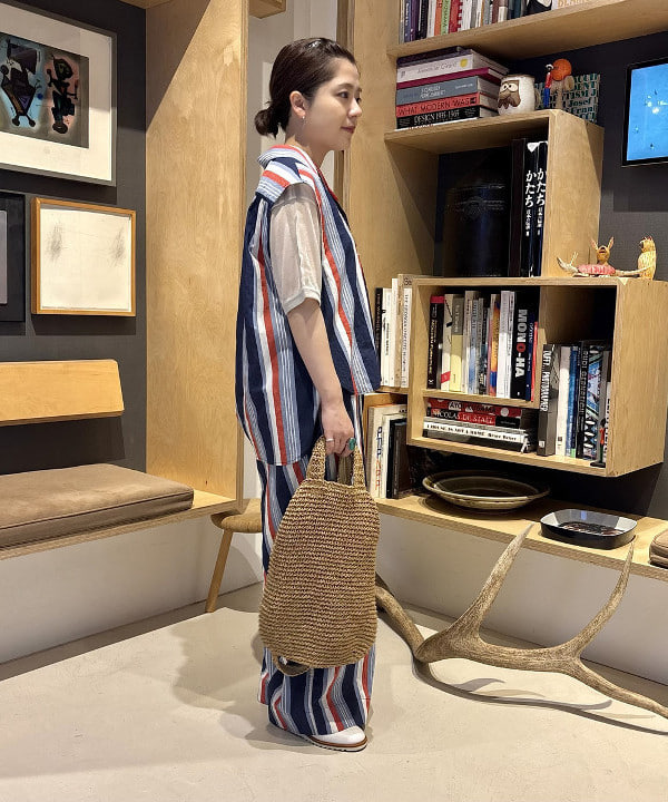 吉野 多恵さんの「BEAMS WOMEN｜ペーパー ショルダーバッグ 25SS」を使ったコーディネート