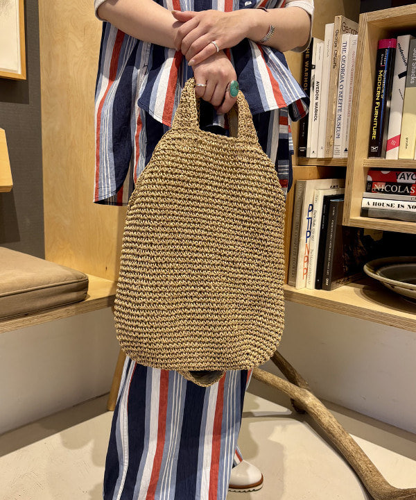 吉野 多恵さんの「BEAMS WOMEN｜ペーパー ショルダーバッグ 25SS」を使ったコーディネート