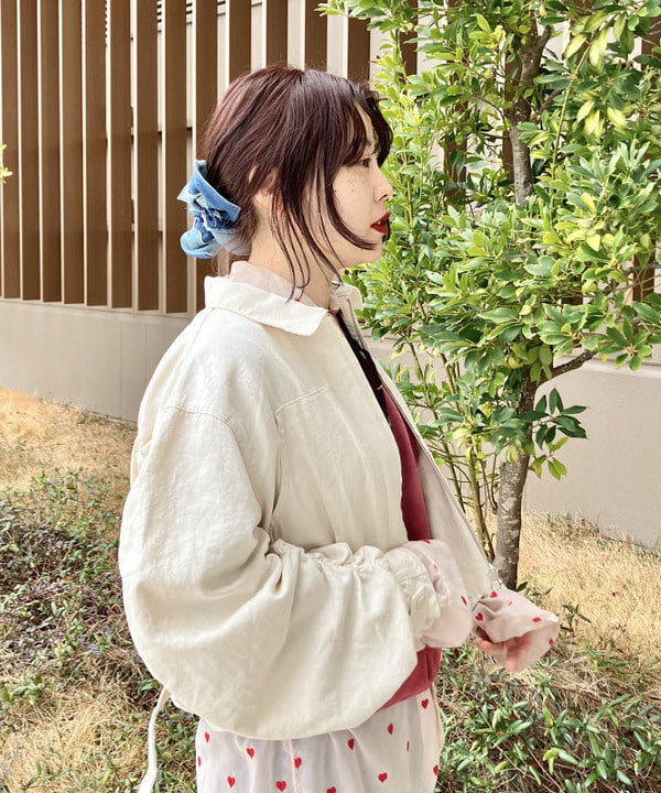 乙藤 侑里さんの「BEAMS WOMEN｜maturely / デニム リペア スクエア シュシュ」を使ったコーディネート
