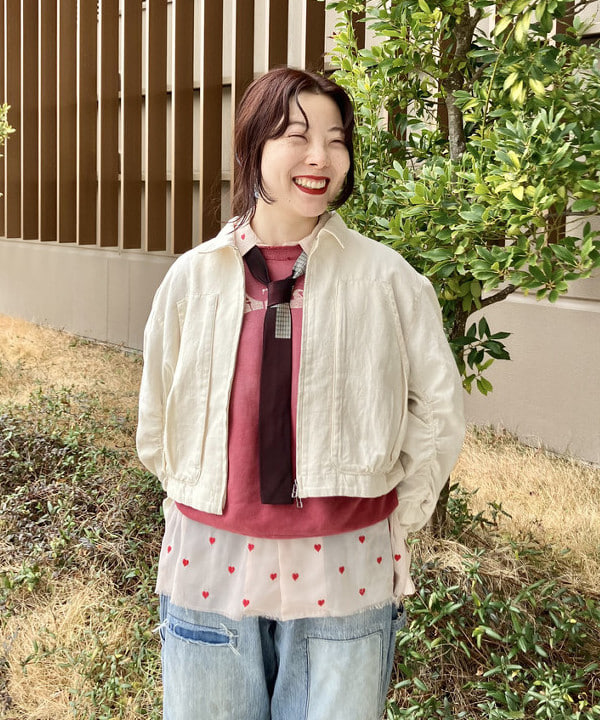 乙藤 侑里さんの「BEAMS WOMEN｜maturely / デニム リペア スクエア シュシュ」を使ったコーディネート