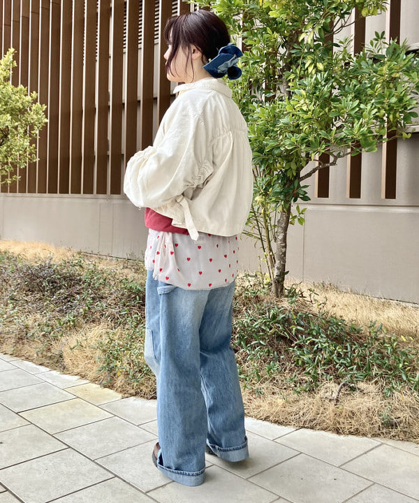 乙藤 侑里さんの「BEAMS WOMEN｜maturely / デニム リペア スクエア シュシュ」を使ったコーディネート