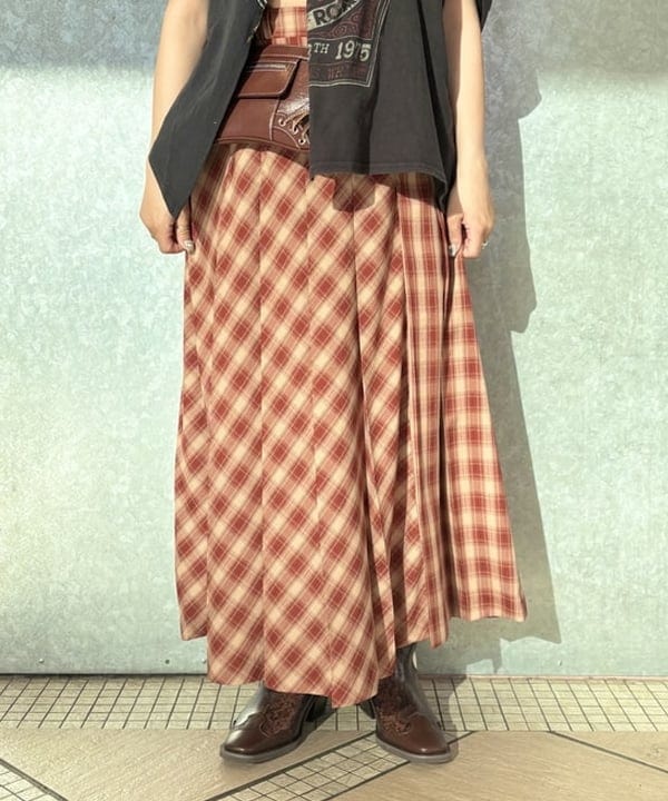 オカベ　アヤカさんの「BEAMS WOMEN｜ウエスタン ブーツ」を使ったコーディネート