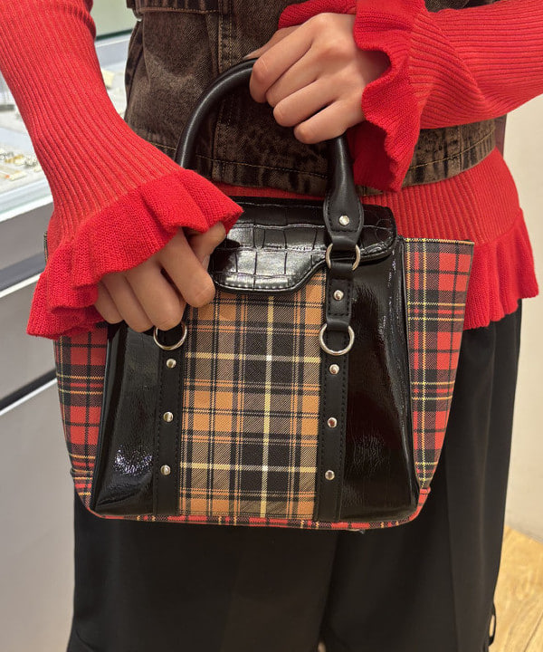 山本 里南さんの「BEAMS WOMEN｜デニム ジップ ビスチェ」を使ったコーディネート