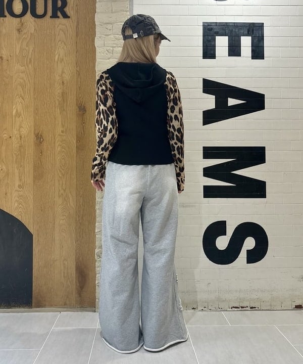 ヒカリさんの「BEAMS WOMEN｜フーディー ジップ ベスト」を使ったコーディネート