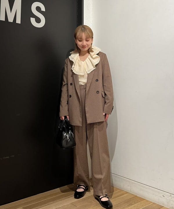 Ito_ririkaさんの「BEAMS WOMEN｜チェック 4ボタン ダブル ジャケット」を使ったコーディネート