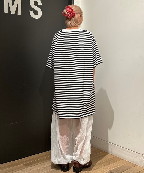 佐藤 亜美さんの「BEAMS WOMEN｜【別注】TORI-TO / バイアス フリル BIG Tシャツ」を使ったコーディネート