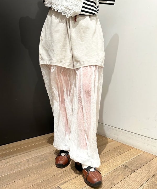 佐藤 亜美さんの「BEAMS WOMEN｜【別注】TORI-TO / バイアス フリル BIG Tシャツ」を使ったコーディネート
