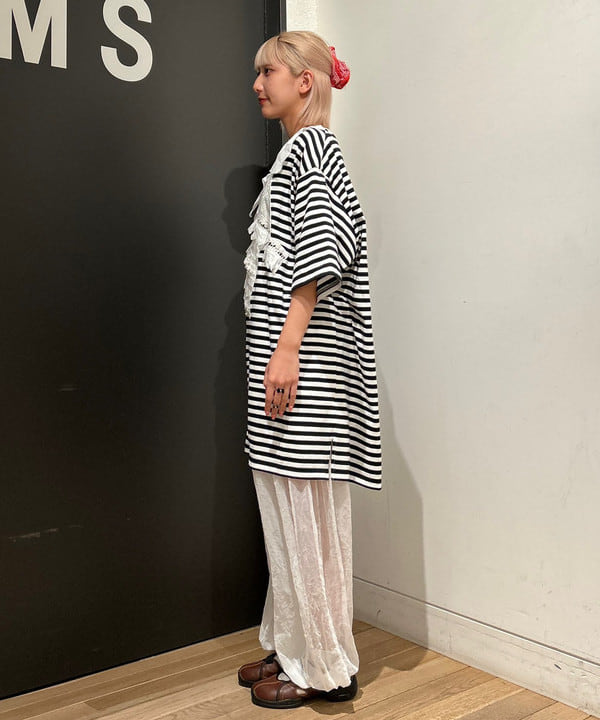 佐藤 亜美さんの「BEAMS WOMEN｜【別注】TORI-TO / バイアス フリル BIG Tシャツ」を使ったコーディネート