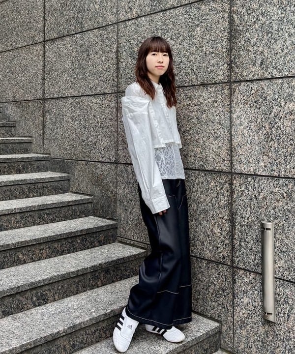 はやしあかねさんの「BEAMS WOMEN｜フェイクレザー ダブルニーパンツ」を使ったコーディネート