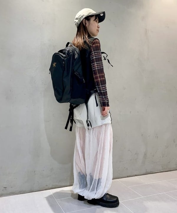 カタヤマ アヤさんの「BEAMS WOMEN｜シアー プリント クルーネック Tシャツ」を使ったコーディネート