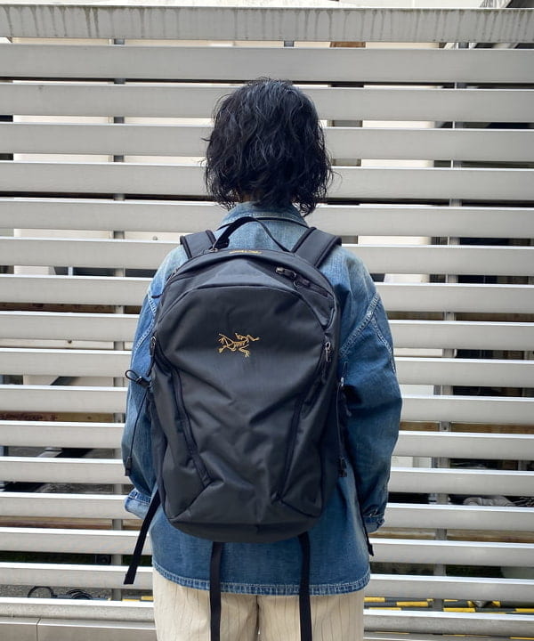 オカモト ミサキさんの「BEAMS WOMEN｜ARC’TERYX / MANTIS 26 BACKPACK」を使ったコーディネート