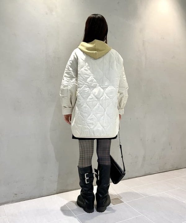 カタヤマ アヤさんの「BEAMS WOMEN｜キルティング ノーカラー ブルゾン」を使ったコーディネート