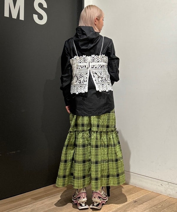 佐藤 亜美さんの「BEAMS WOMEN｜チェック ティアード キャミ ワンピース」を使ったコーディネート