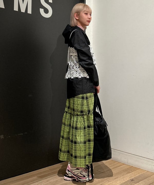佐藤 亜美さんの「BEAMS WOMEN｜チェック ティアード キャミ ワンピース」を使ったコーディネート