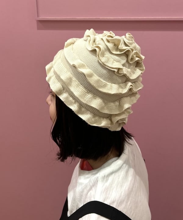 リズさんの「BEAMS WOMEN｜フリル ニット ビーニー」を使ったコーディネート