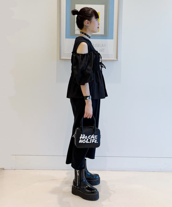 りかちょび/岸本梨佳さんの「BEAMS WOMEN｜オフショルダー パフスリーブ ブラウス」を使ったコーディネート