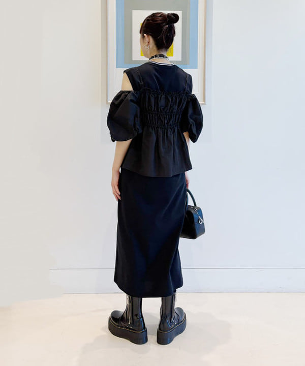 りかちょび/岸本梨佳さんの「BEAMS WOMEN｜オフショルダー パフスリーブ ブラウス」を使ったコーディネート