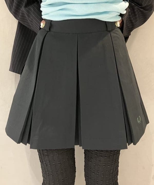 須賀さんの「BEAMS WOMEN｜【別注】FRED PERRY / Pleated Shorts」を使ったコーディネート