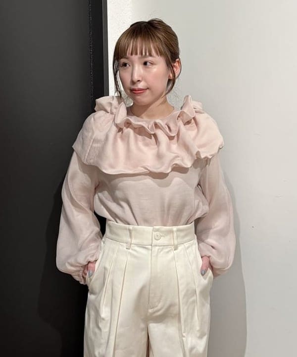 makita mikaさんの「BEAMS WOMEN｜マルチウェイ シアー ブラウス」を使ったコーディネート