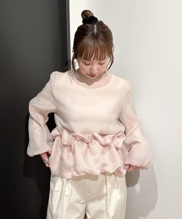 makita mikaさんの「BEAMS WOMEN｜マルチウェイ シアー ブラウス」を使ったコーディネート