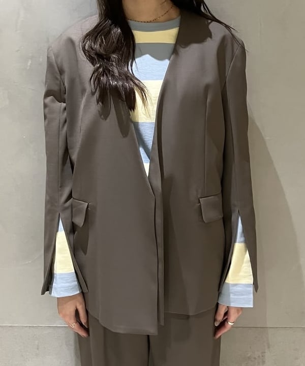 nodokaさんの「BEAMS WOMEN｜スラッシュスリーブ Vネック ジャケット」を使ったコーディネート