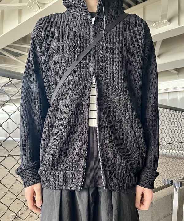 高遠 恒巳さんの「BEAMS WOMEN｜ARC&rsquo;TERYX / Heliad Crossbody」を使ったコーディネート