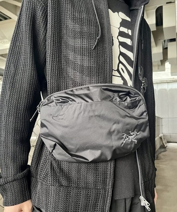 高遠 恒巳さんの「BEAMS WOMEN｜ARC&rsquo;TERYX / Heliad Crossbody」を使ったコーディネート