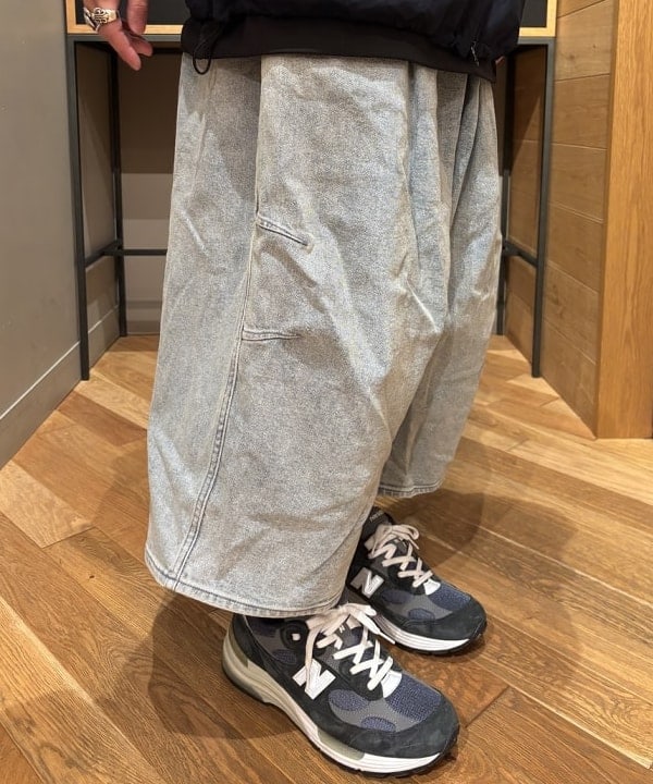 三宅 康平さんの「BEAMS WOMEN｜クウォーターレングス デニム ウェビングパンツ」を使ったコーディネート