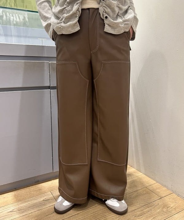 ナカノ アイさんの「BEAMS WOMEN｜フェイクレザー ダブルニーパンツ」を使ったコーディネート