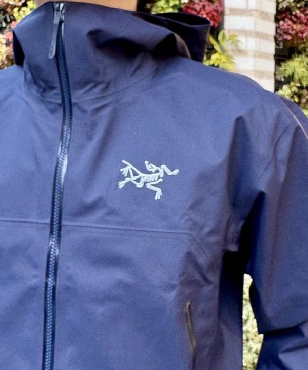 配島 孝明さんの「BEAMS WOMEN｜ARC'TERYX / Beta Jacket」を使ったコーディネート