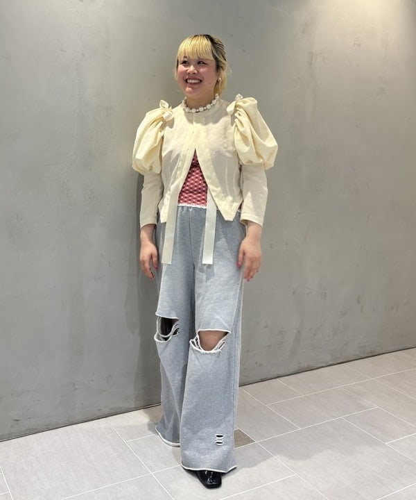 大石彩可さんの「BEAMS WOMEN｜Ray BEAMS / アンクルストラップ パンプス」を使ったコーディネート