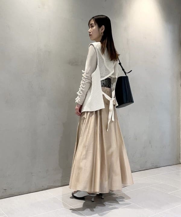 カタヤマ アヤさんの「BEAMS WOMEN｜エアリー シアー フレア スカート」を使ったコーディネート