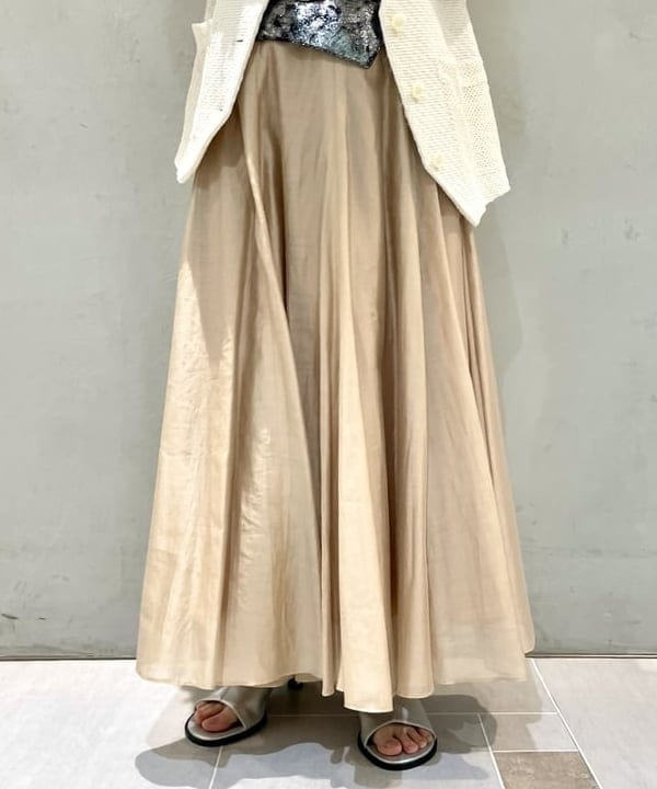 カタヤマ アヤさんの「BEAMS WOMEN｜エアリー シアー フレア スカート」を使ったコーディネート