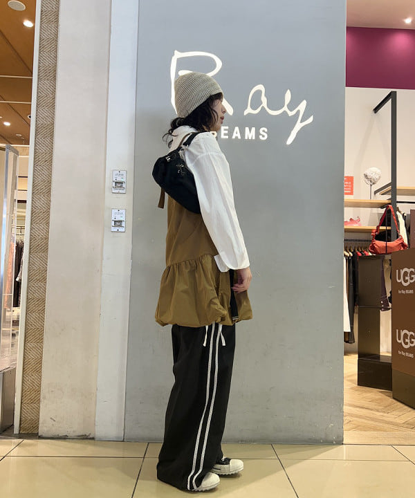 ヒナさんの「BEAMS WOMEN｜ショルダー オープン シャツ」を使ったコーディネート