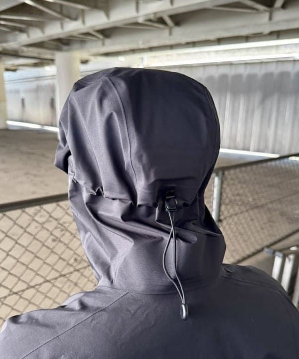 川崎 駿希さんの「BEAMS WOMEN｜ARC'TERYX / Beta Jacket」を使ったコーディネート