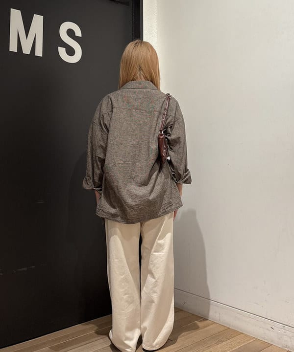 キムさんの「BEAMS WOMEN｜【別注】Atlas Screen Printing / Roadside Flowers Tee」を使ったコーディネート