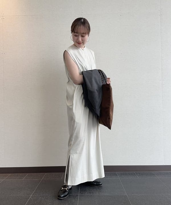大浦 栞さんの「BEAMS WOMEN｜【別注】SLOANE / タックショルダー ワンピース」を使ったコーディネート