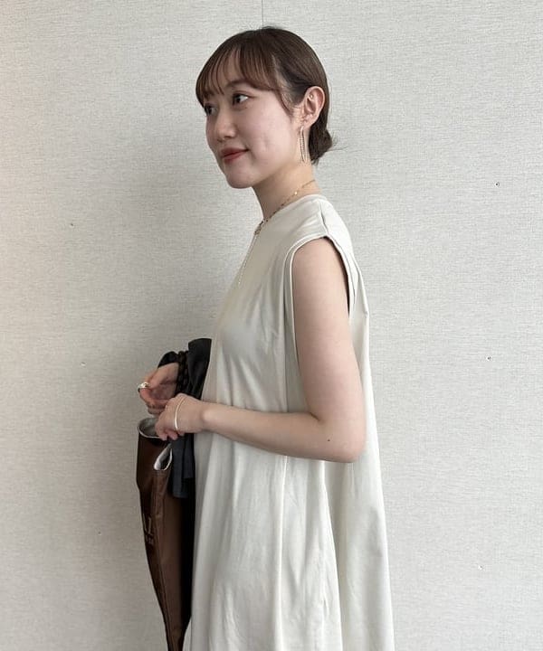 大浦 栞さんの「BEAMS WOMEN｜【別注】SLOANE / タックショルダー ワンピース」を使ったコーディネート