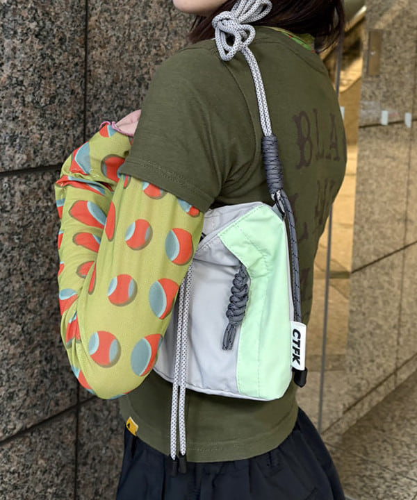 吉田 花さんの「BEAMS WOMEN｜CTRL FREAK / ナイロン ハンディ ショルダー」を使ったコーディネート